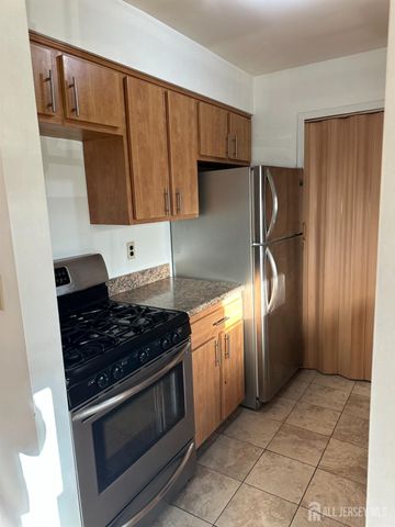 111-F Beverly Hill Terrace, Woodbridge Proper, NJ 07095