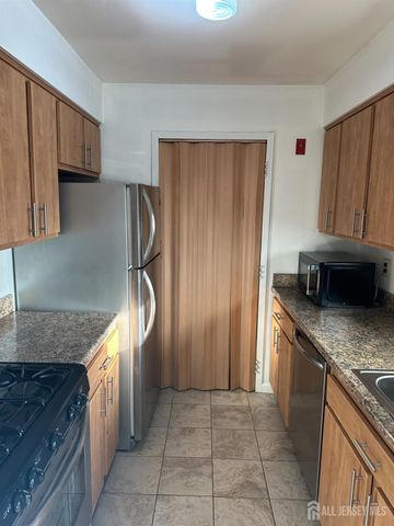 111-F Beverly Hill Terrace, Woodbridge Proper, NJ 07095