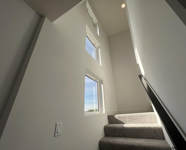 12033 Daniell Road, Bellevue, NE 68123