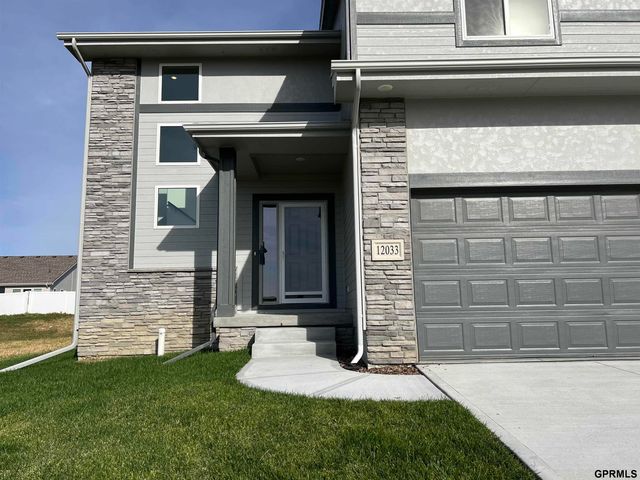 12033 Daniell Road, Bellevue, NE 68123