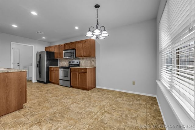 6722 E 129th Street S, Bixby, OK 74008