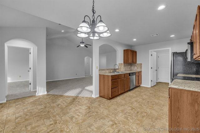 6722 E 129th Street S, Bixby, OK 74008