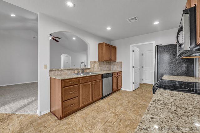 6722 E 129th Street S, Bixby, OK 74008