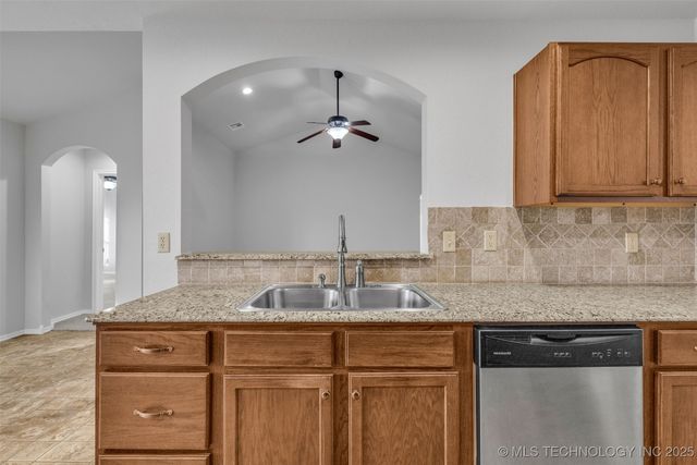 6722 E 129th Street S, Bixby, OK 74008