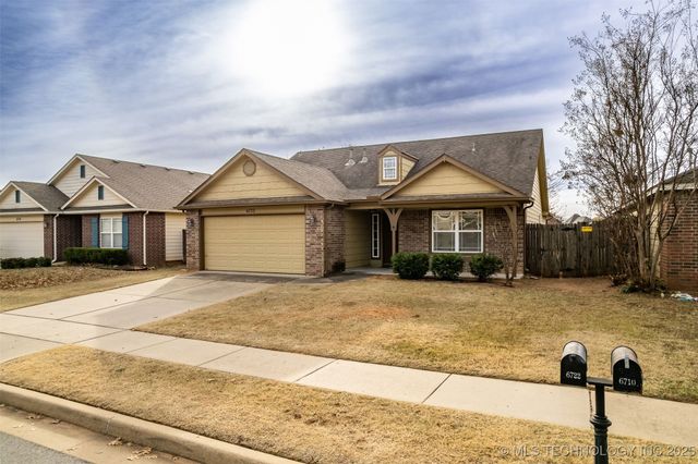 6722 E 129th Street S, Bixby, OK 74008