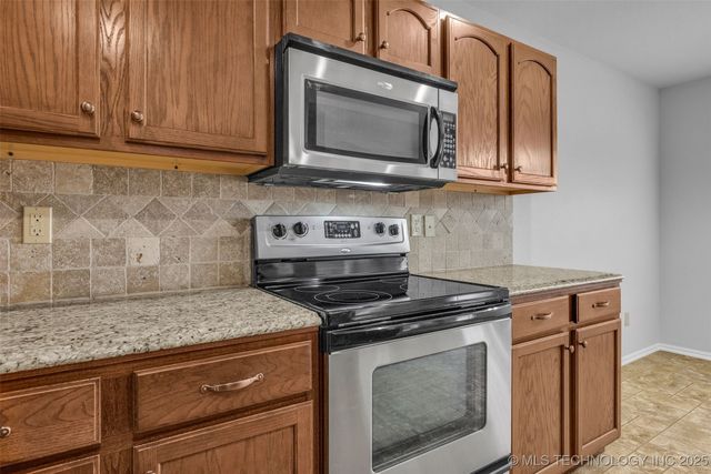 6722 E 129th Street S, Bixby, OK 74008