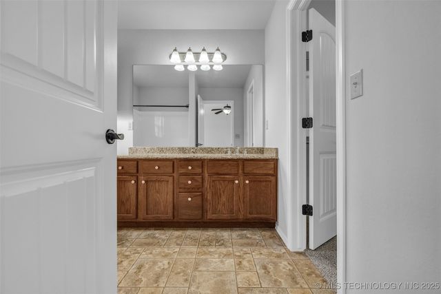 6722 E 129th Street S, Bixby, OK 74008