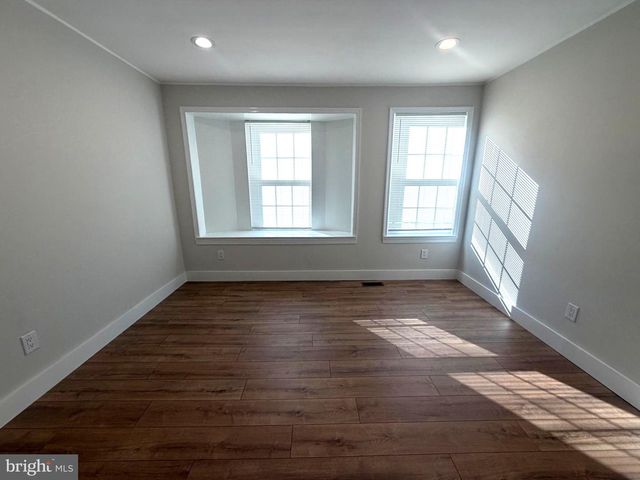 74 KIRKWOOD DR, Newtown, PA 18940