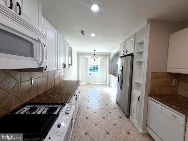 74 KIRKWOOD DR, Newtown, PA 18940
