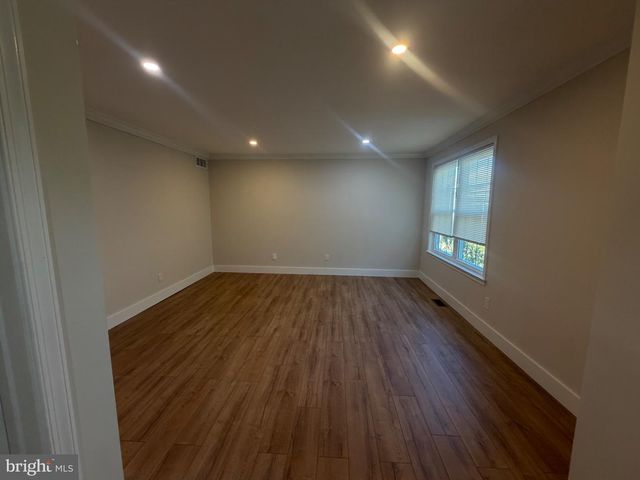74 KIRKWOOD DR, Newtown, PA 18940