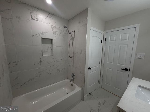 74 KIRKWOOD DR, Newtown, PA 18940