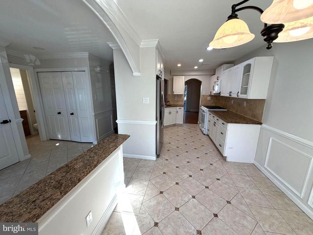 74 KIRKWOOD DR, Newtown, PA 18940