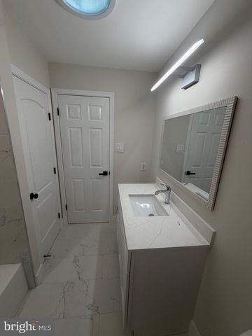 74 KIRKWOOD DR, Newtown, PA 18940