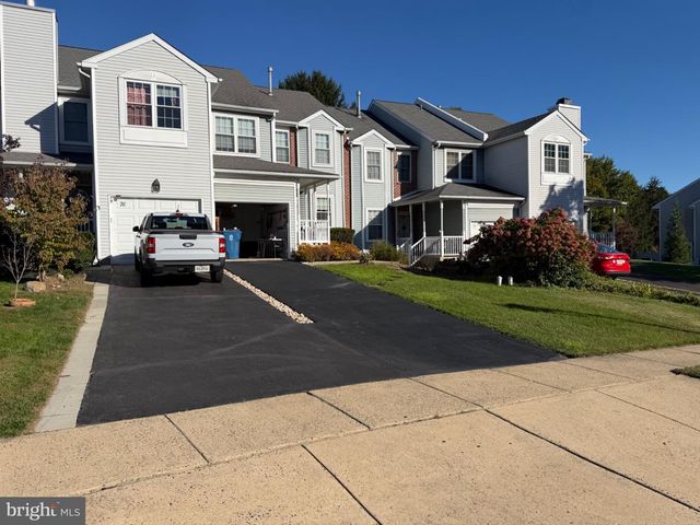 74 KIRKWOOD DR, Newtown, PA 18940