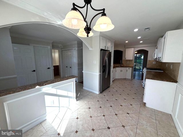 74 KIRKWOOD DR, Newtown, PA 18940