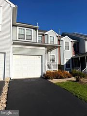 74 KIRKWOOD DR, Newtown, PA 18940