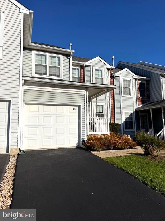74 KIRKWOOD DR, Newtown, PA 18940