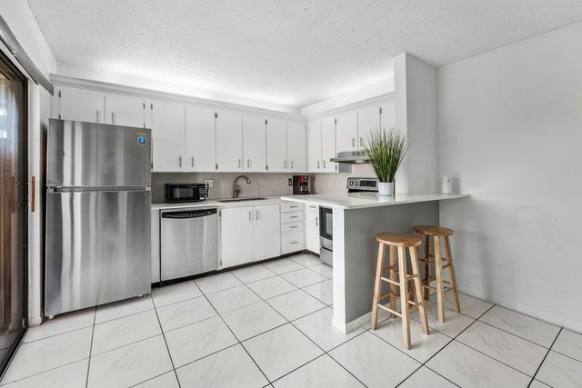 3310 MERIDIAN Way S A, Palm Beach Gardens, FL 33410