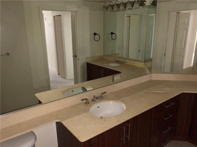 2421 NE 65th Street 205, Fort Lauderdale, FL 33308