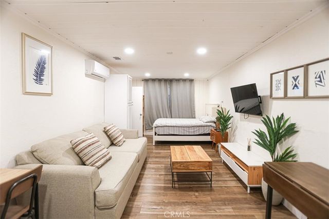 6792 Gaviota, Long Beach, CA 90805