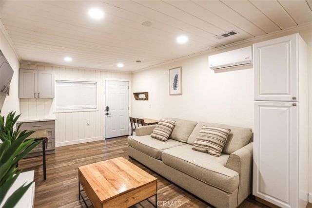 6792 Gaviota, Long Beach, CA 90805