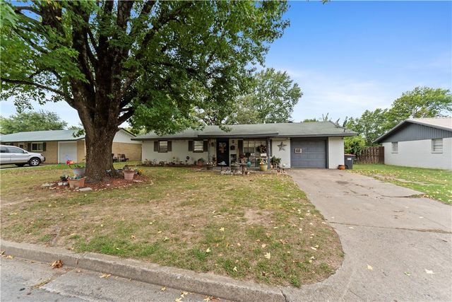 718 Morrison Place, Springdale, AR 72762