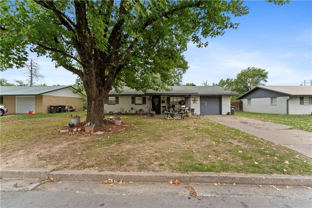 718 Morrison Place, Springdale, AR 72762
