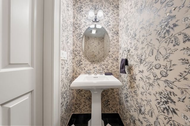 398 Marlborough St 1, Boston, MA 02115
