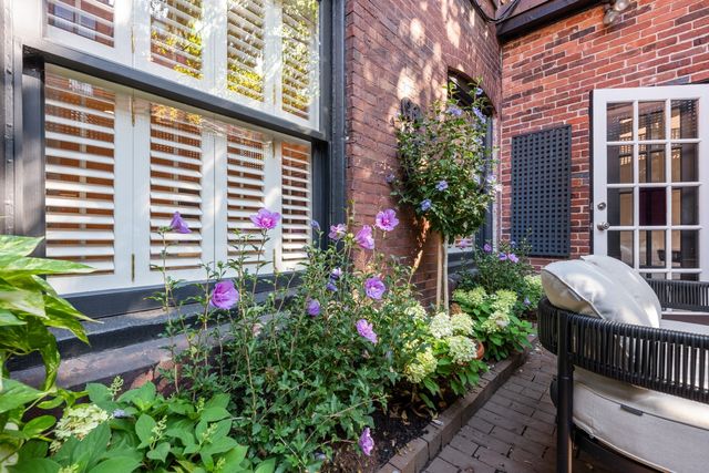398 Marlborough St 1, Boston, MA 02115