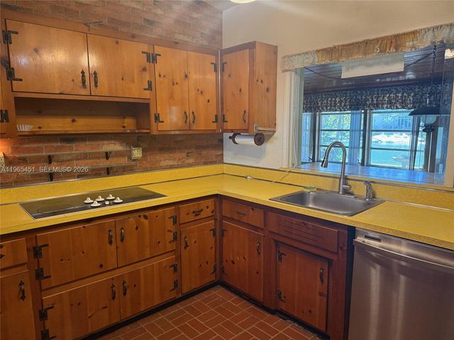 11820 SW 69th Ct *, Pinecrest, FL 33156