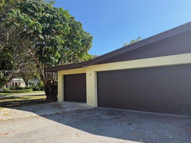 11820 SW 69th Ct *, Pinecrest, FL 33156