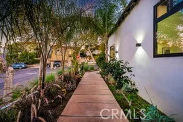 1145 S Longwood, Los Angeles, CA 90019