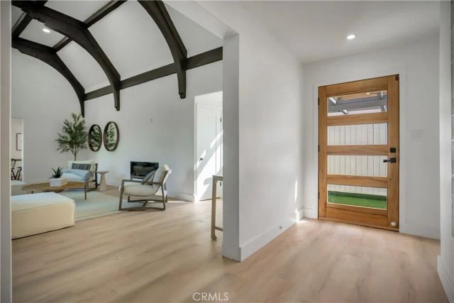 1145 S Longwood, Los Angeles, CA 90019
