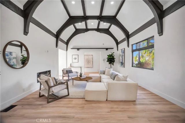 1145 S Longwood, Los Angeles, CA 90019