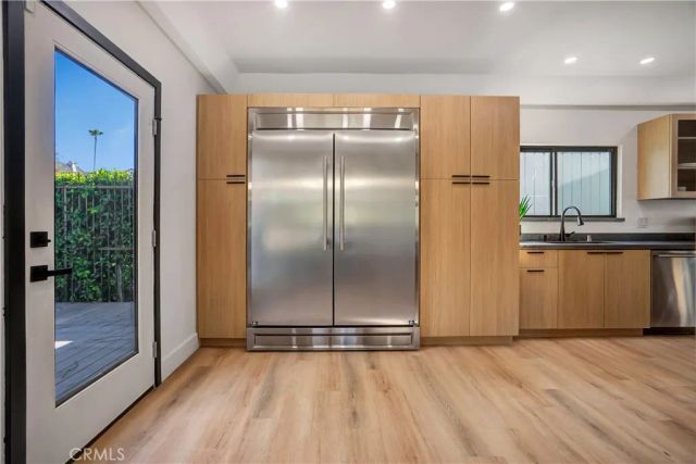1145 S Longwood, Los Angeles, CA 90019