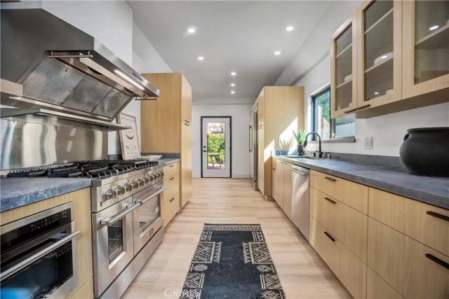 1145 S Longwood, Los Angeles, CA 90019