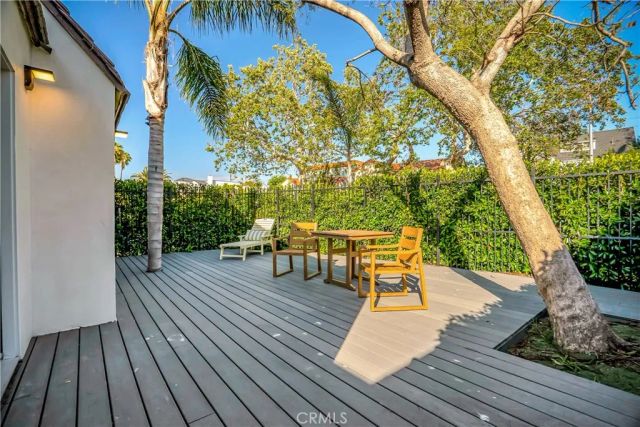 1145 S Longwood, Los Angeles, CA 90019