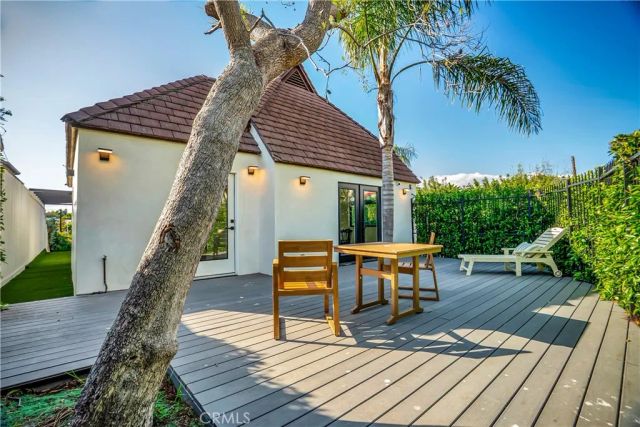 1145 S Longwood, Los Angeles, CA 90019