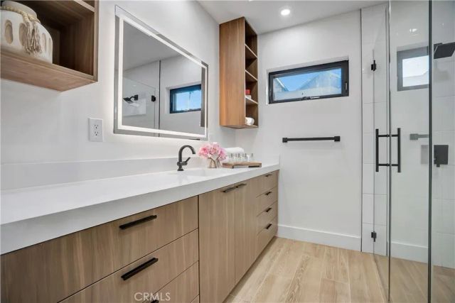1145 S Longwood, Los Angeles, CA 90019