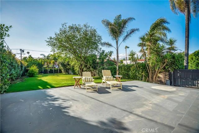 1145 S Longwood, Los Angeles, CA 90019