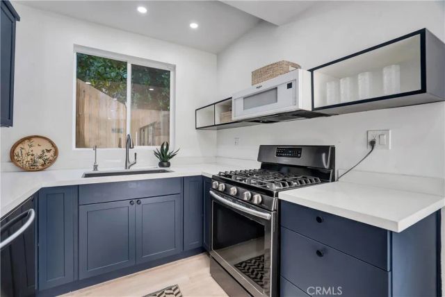 1145 S Longwood, Los Angeles, CA 90019