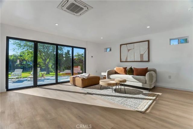 1145 S Longwood, Los Angeles, CA 90019