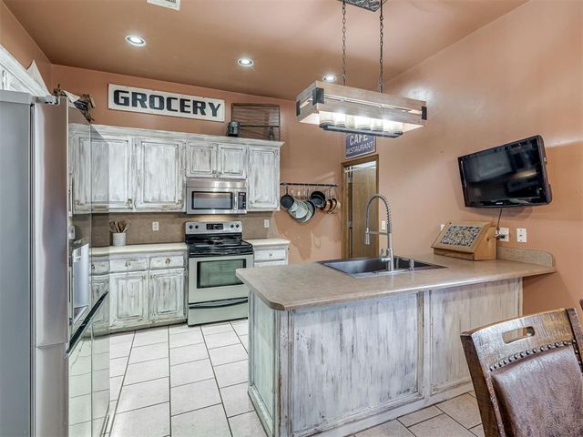 10961 Gracie Drive, Edmond, OK 73025