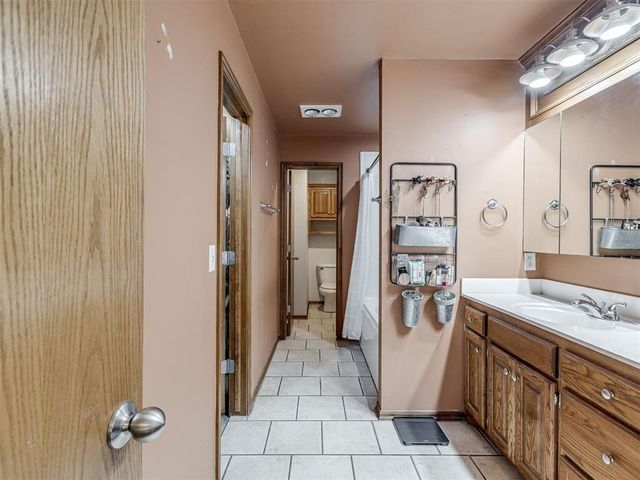 10961 Gracie Drive, Edmond, OK 73025