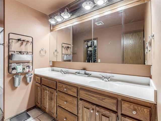 10961 Gracie Drive, Edmond, OK 73025
