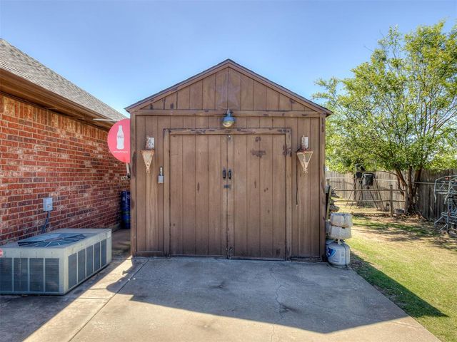10961 Gracie Drive, Edmond, OK 73025