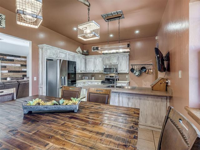 10961 Gracie Drive, Edmond, OK 73025