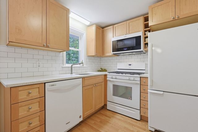 71 Carpenter Rd, Walpole, MA 02081