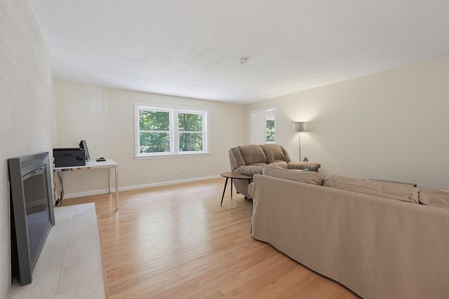 71 Carpenter Rd, Walpole, MA 02081