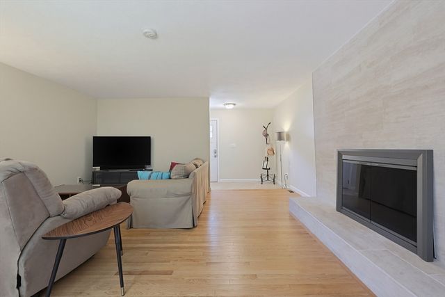 71 Carpenter Rd, Walpole, MA 02081